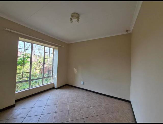 2 BEDROOM APARTMENT FOR SALE IN MOOIKLOOF RIDGE ESTATE